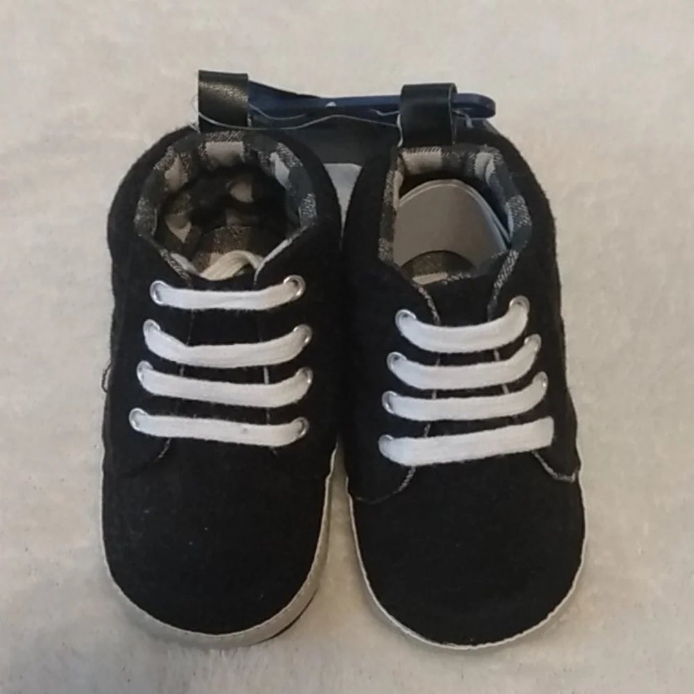 NWT Fila Black & White Crib Shoes 6-9 Months